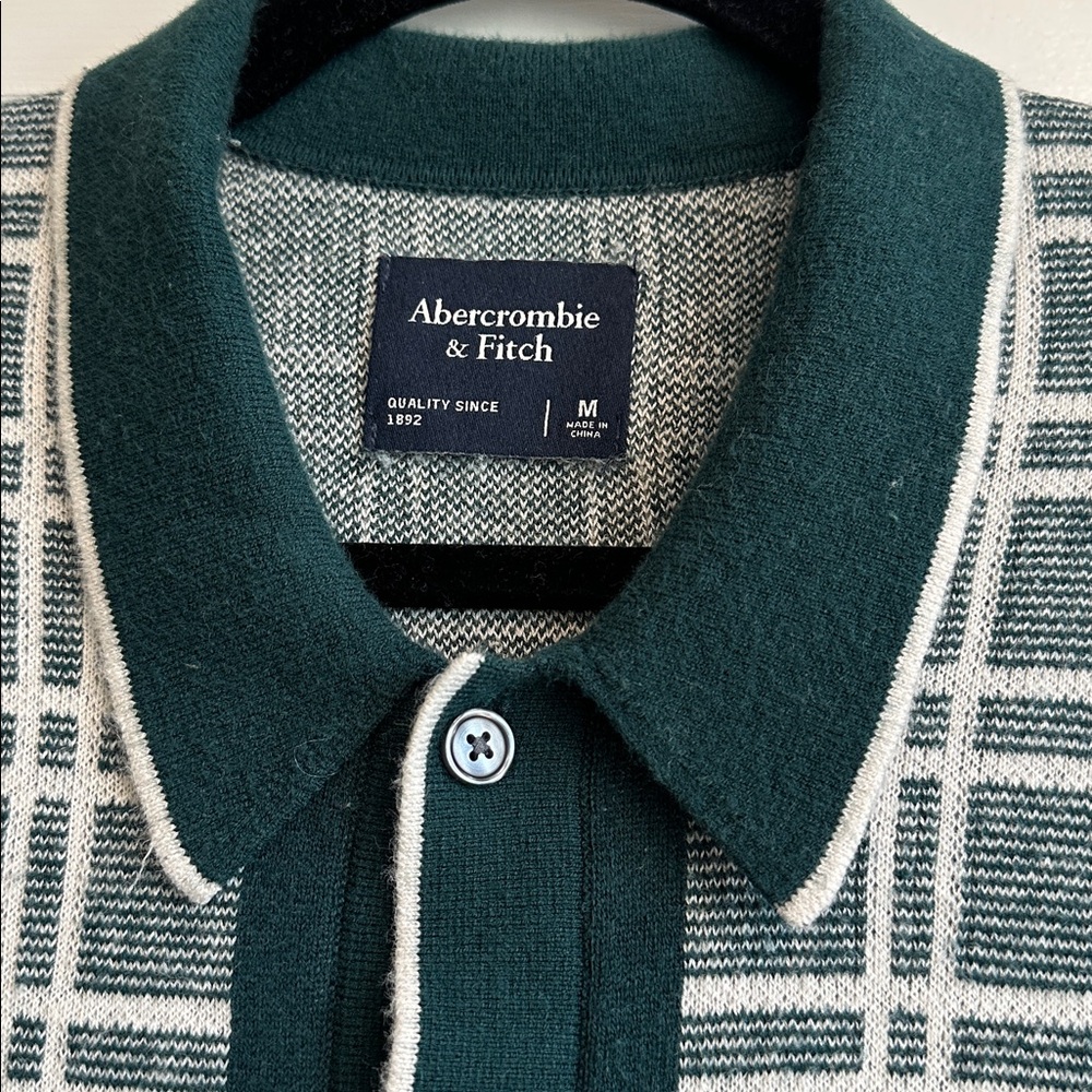 Abercrombie & Fitch Men’s Green checked Knit Sweater Polo Shirt!
Size M - Picture 2 of 4
